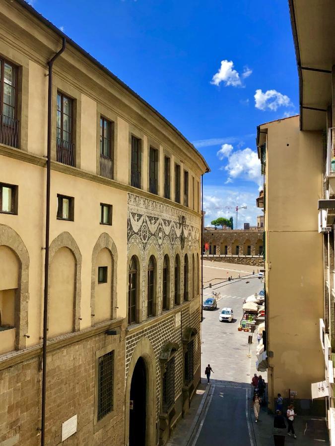 Date In Ponte Vecchio Apartment Florence Exterior photo